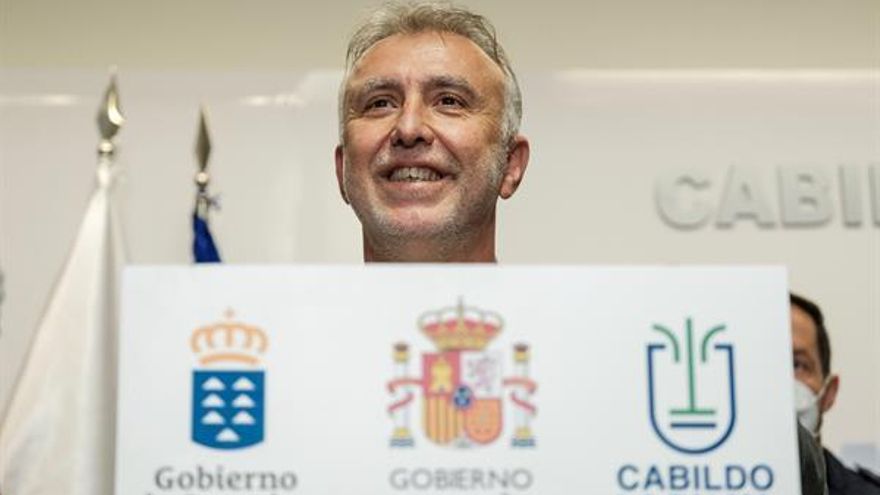 Torres aclara que el Gobierno canario no ha decidido aún si declarar protegido el suelo invadido por la lava
