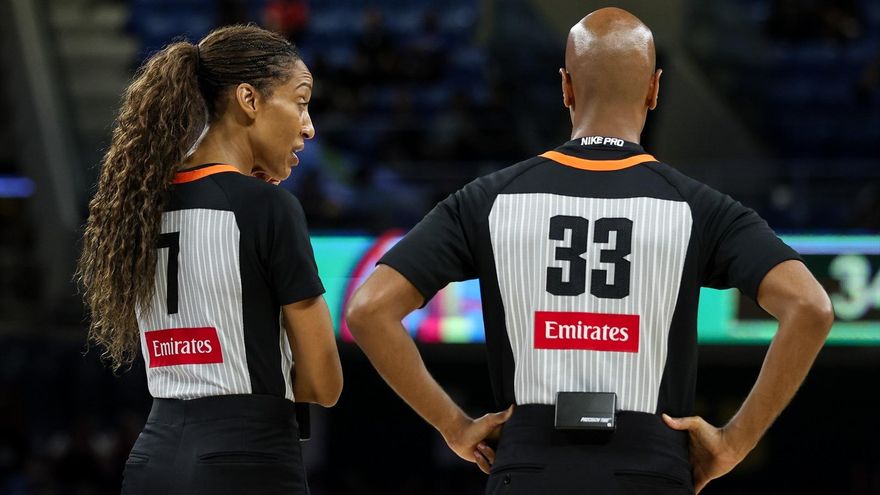 Un lanzamiento de dildos interrumpe por cuarta vez en pocos días un partido de la WNBA en plena lucha salarial de las jugadoras
