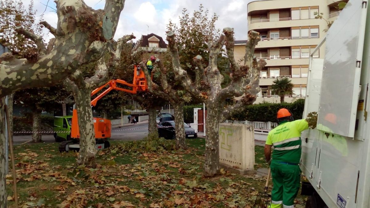 Operarios en Castro Urdiales. Archivo.