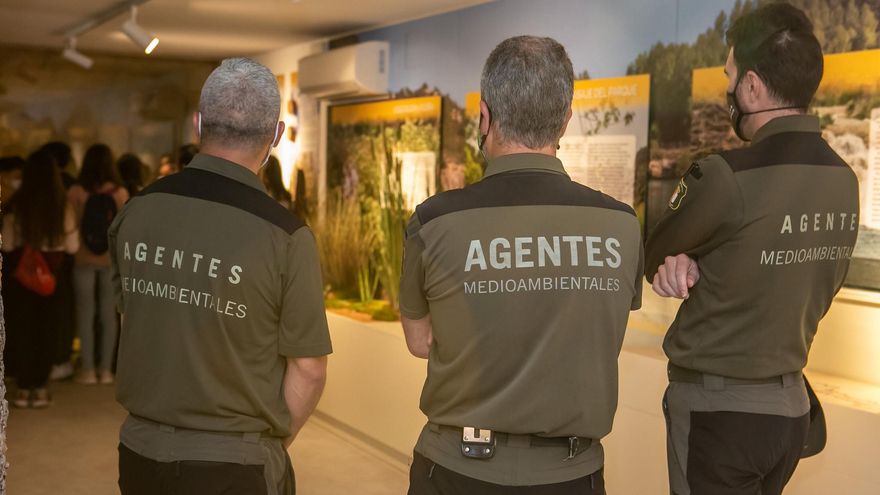 Agentes medioambientales en el nuevo Centro de Interpretación de las Lagunas de Ruidera