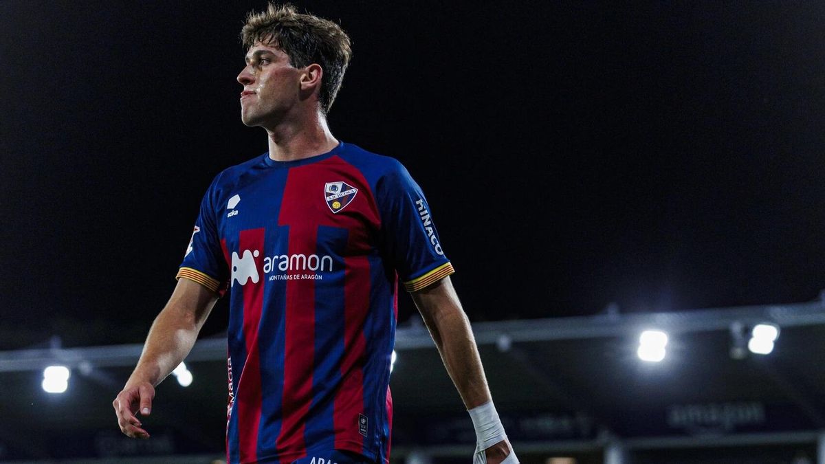 Enol Rodríguez, durante un partido con la SD Huesca