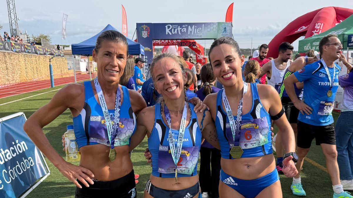 Podio femenino de la XVII Ruta de la Miel