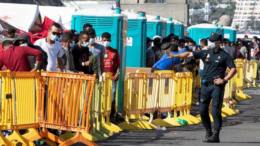 Empresarios canarios ven la crisis migratoria como "una patada" de Marruecos a las Islas por sus discrepancias con España