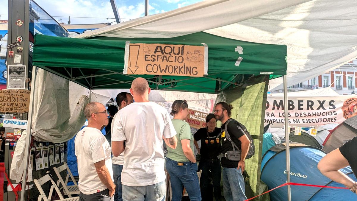 Un espacio de 'coworking' para teletrabajar en la acampada