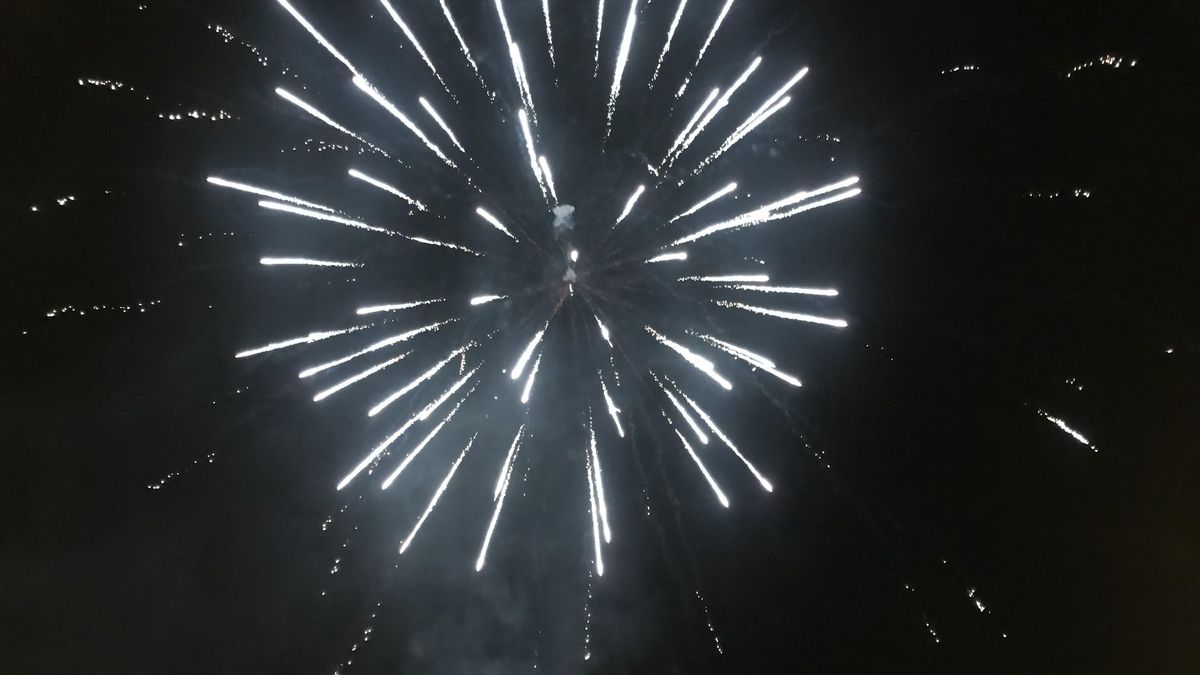 Un pueblo de Badajoz adelanta 15 minutos los fuegos artificiales para esquivar una alerta por riesgo alto de incendio