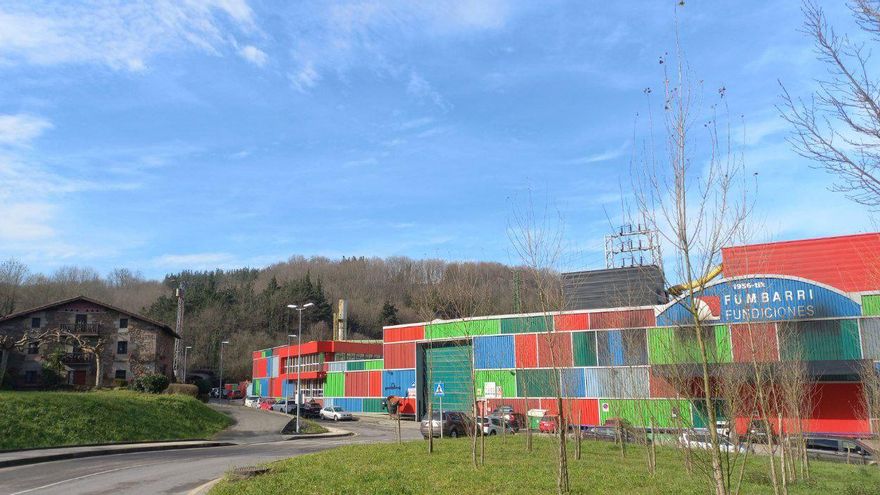 Uno de los caseríos junto a la fundición