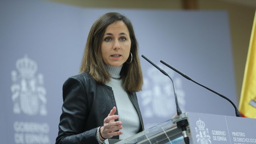 La ministra de Derechos Sociales y Agenda 2030, Ione Belarra, comparece antes de reunirse con colectivos que defienden el derecho a la vivienda, en el Ministerio de Derechos Sociales y Agenda 2030, a 26 de enero de 2022, en Madrid