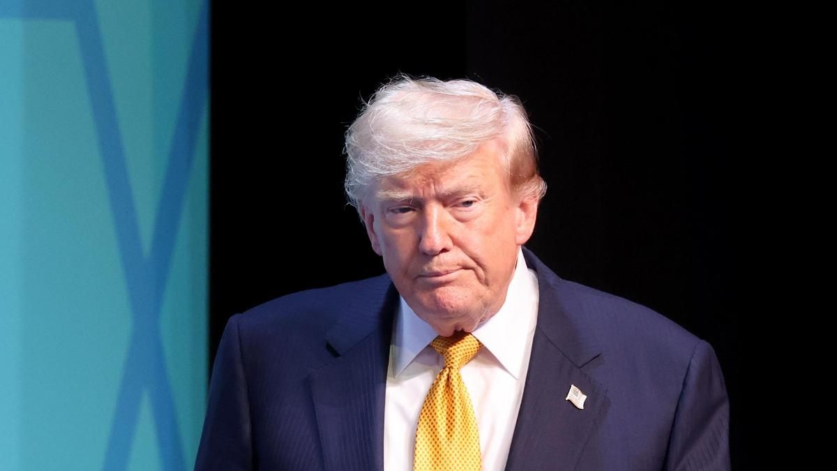 Nuevo bandazo de Trump en su errática gestión de la guerra en Irán: recula con la tasa del 20% por patrullar Ormuz