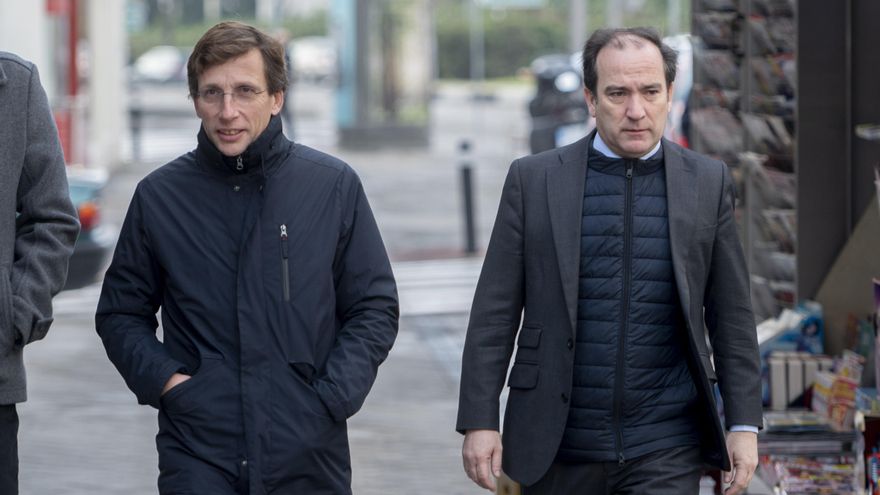 Anticorrupción investigará los contratos que Almeida adjudicó a una empresa en la que trabaja el hermano de su concejal