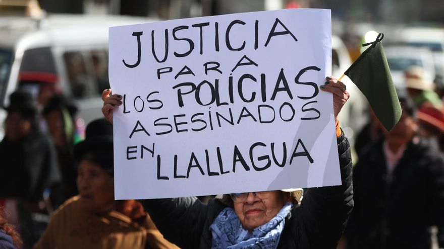 Policías retirados exigen justicia por agentes caídos en choques con seguidores de Morales