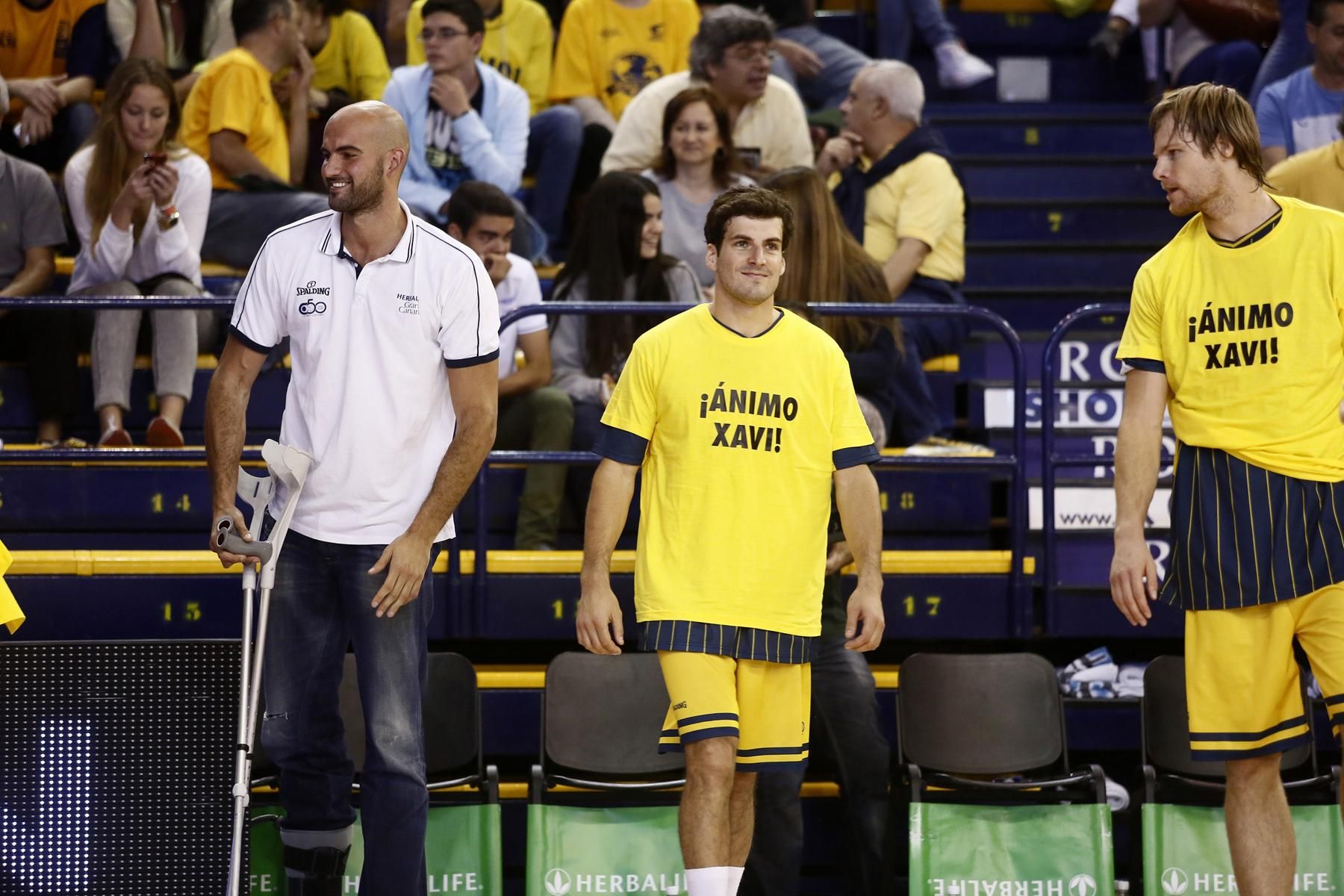 Xavi Rey, Tomás Bellas y Brad Newley antes del partido ante el Valencia. ACB Photo/M. Henríquez