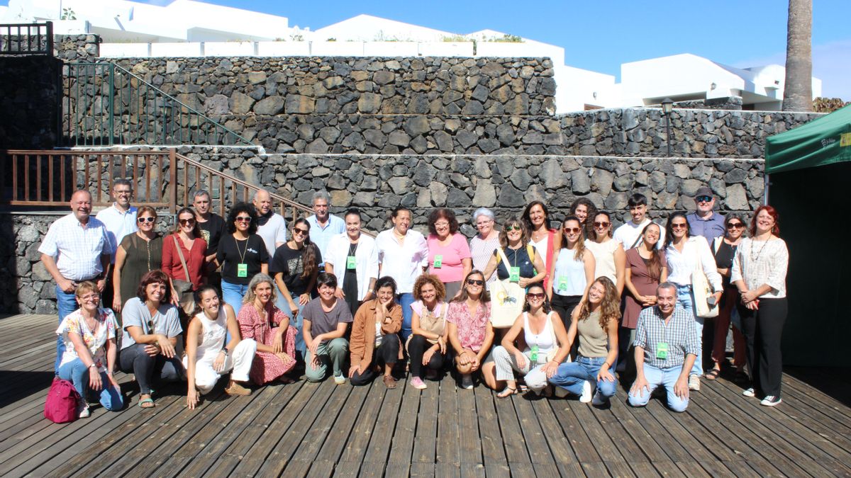 Las I Jornadas de Mujeres y Apicultura Sostenible en Canarias culminan con un manifiesto que reclama medidas para proteger la abeja negra canaria.