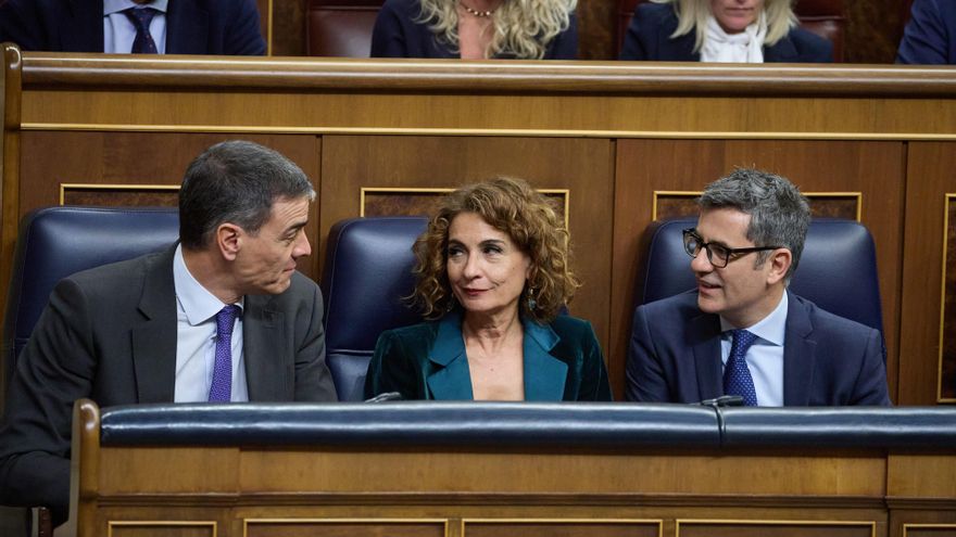 Archivo - (I-D) El presidente del Gobierno, Pedro Sánchez; la vicepresidenta primera y ministra de Hacienda, María Jesús Montero, y el ministro de la Presidencia, Relaciones con las Cortes y Justicia, Félix Bolaños.