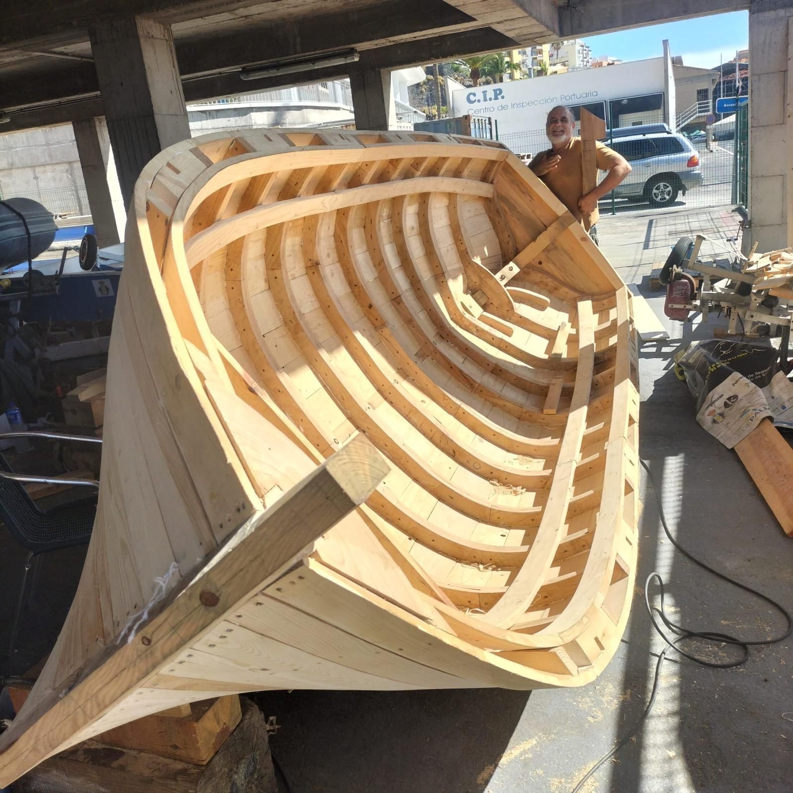 Construcción  del   bote 'Bóreas', en las instalaciones del Real Club Náutico de Santa Cruz de La Palma, en el marci del proyecto Dardo, impulsado por Cultura Mágica y financiado por el Cabildo de La Palma a través de Sodepal.