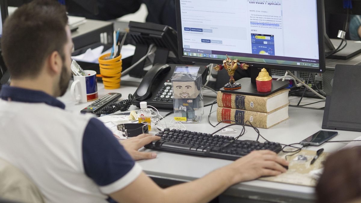 Un estudio de la UPV advierte de los riesgos laborales de la IA generativa: estos son los trabajos más amenazados