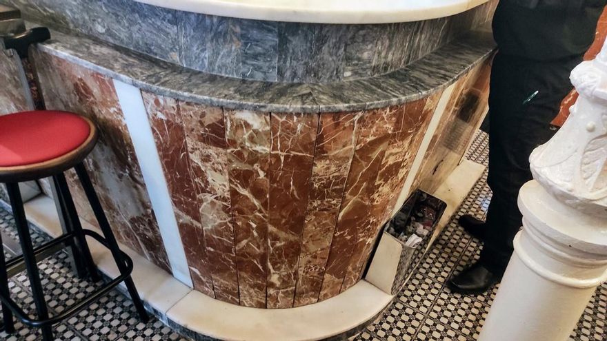 La característica barra de mármol del Sidi sigue igual