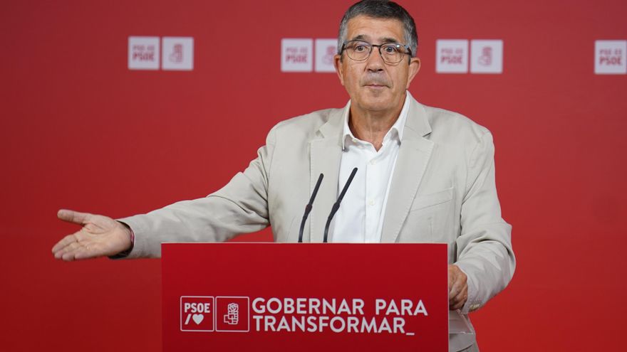 El portavoz del PSOE en el Congreso de los Diputados, Patxi López, en una comparecencia de prensa en Bilbao