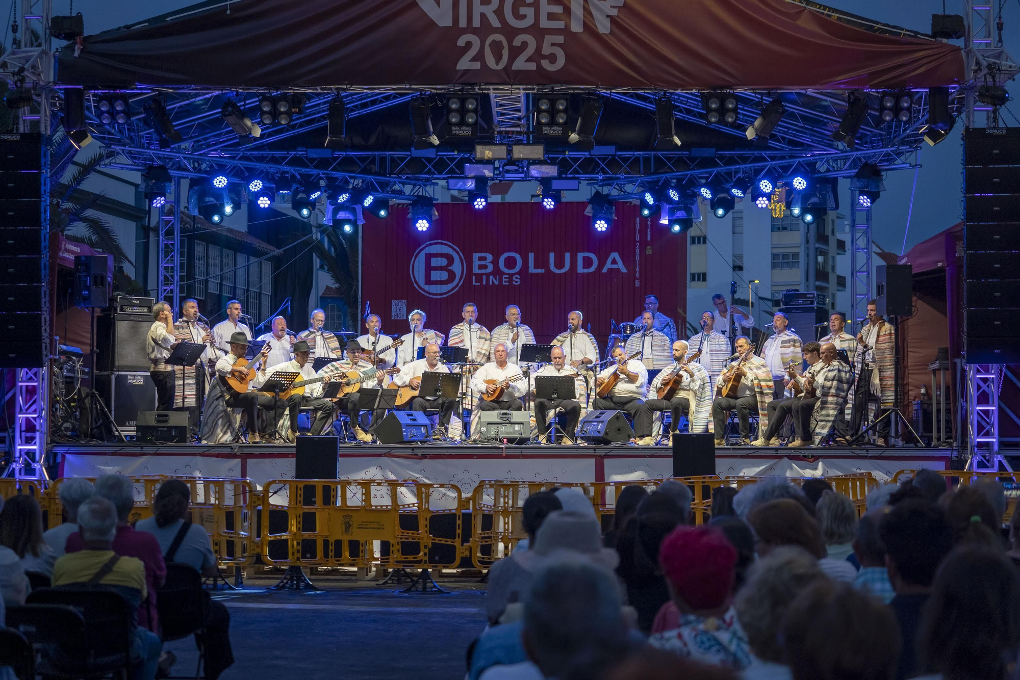 Tajadre y Los Benahoare cantan a La Palma en La Bajada.