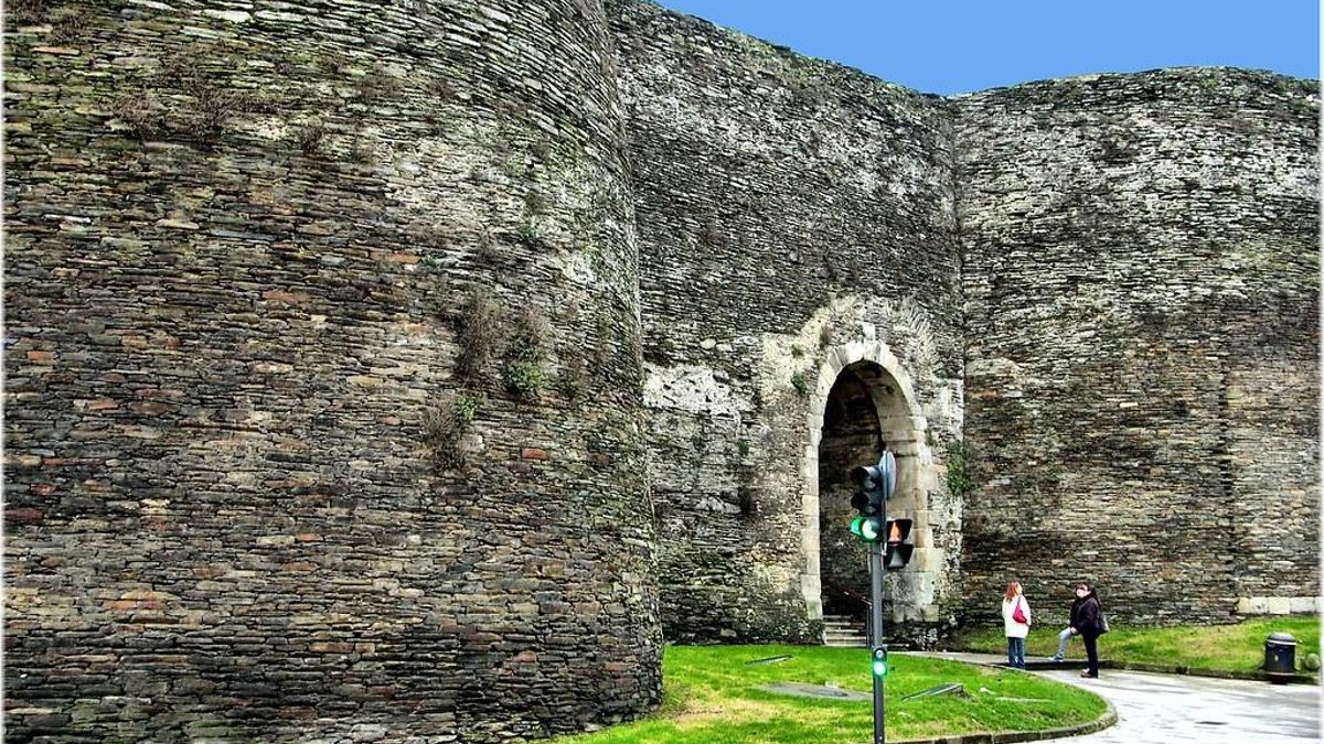 Puerta falsa de la muralla