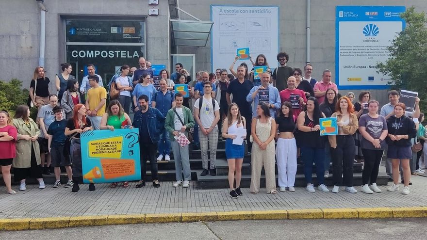 Reacción al ensayo de la Xunta para convertir la FP pública en online frente a las clases presenciales de la privada