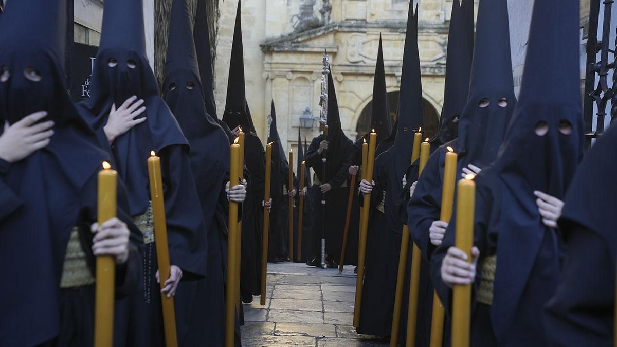 Salida procesional de la Hermandad de la Expiración, en imágenes