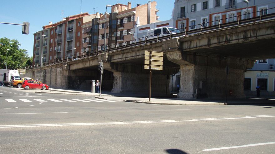 El Ayuntamiento de Valladolid cortará desde este viernes un carril en cada sentido del viaducto de Arco de Ladrillo