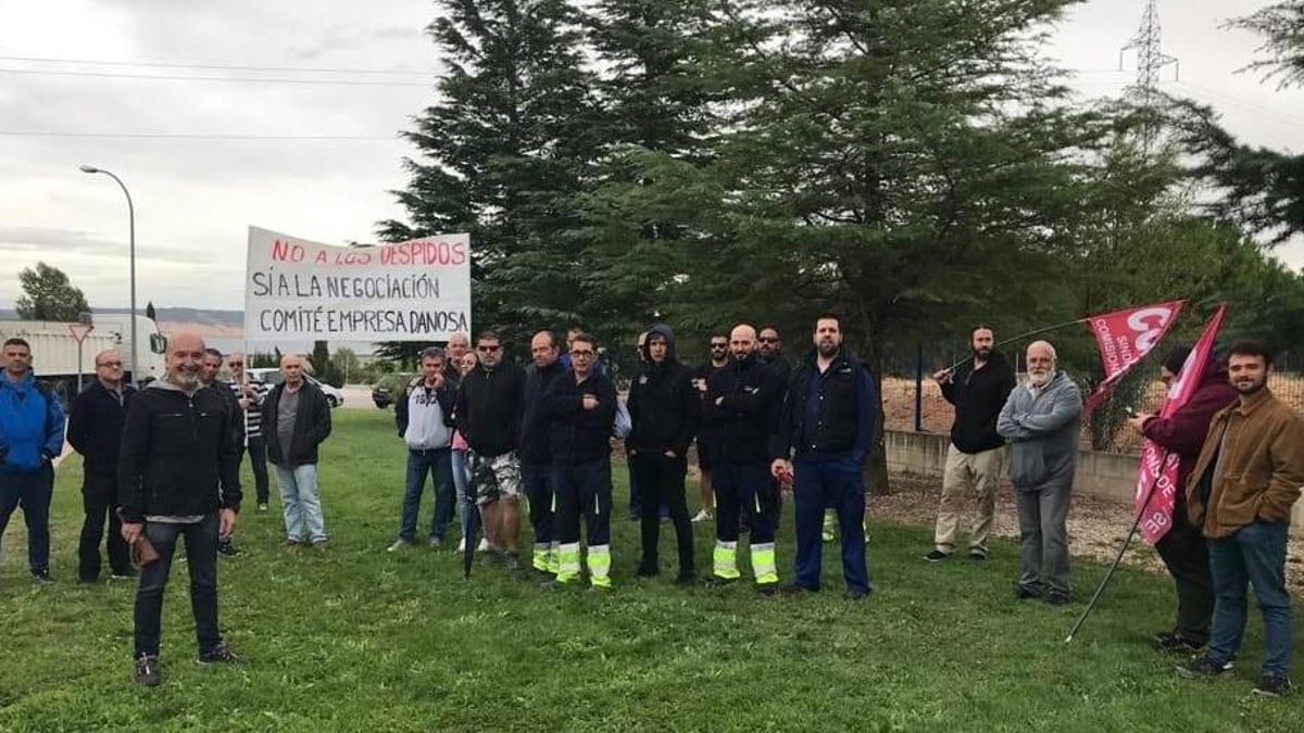 Concentración ante las puertas de la fábrica de Danosa en Fontanar