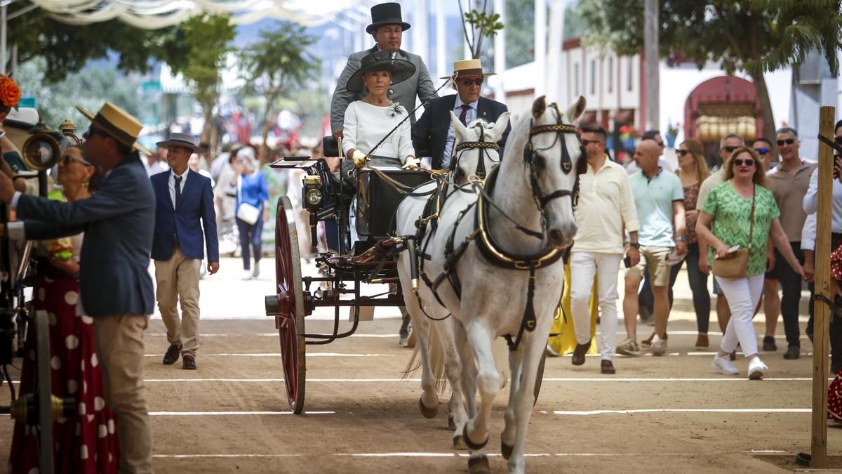 XI Exhibición de carruajes de tradición y llegada del estandarte de la Virgen de la Salud