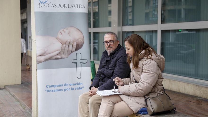 Los "rezos" antiaborto vuelven a Córdoba el día que el Gobierno anuncia estudiar zonas de seguridad