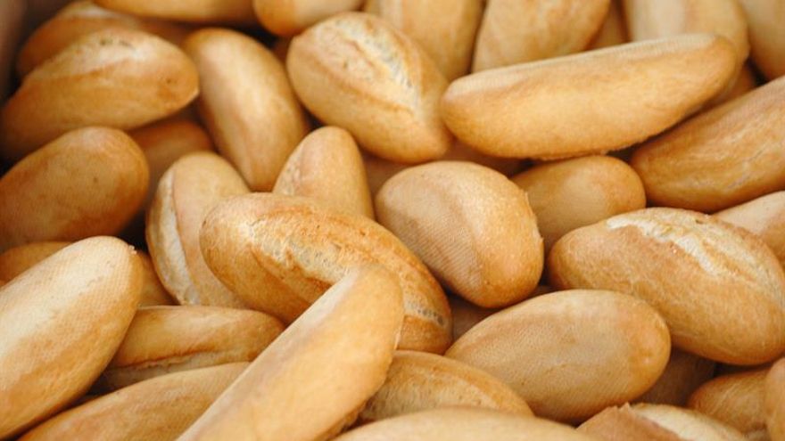 Los panaderos piden quitar del refranero que "pan con pan es comida de tontos"