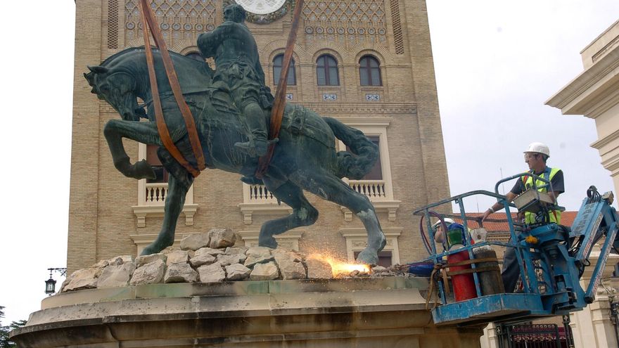 El PP aragonés respalda una iniciativa de Vox para proteger homenajes a Franco y catalogarlos de interés cultural