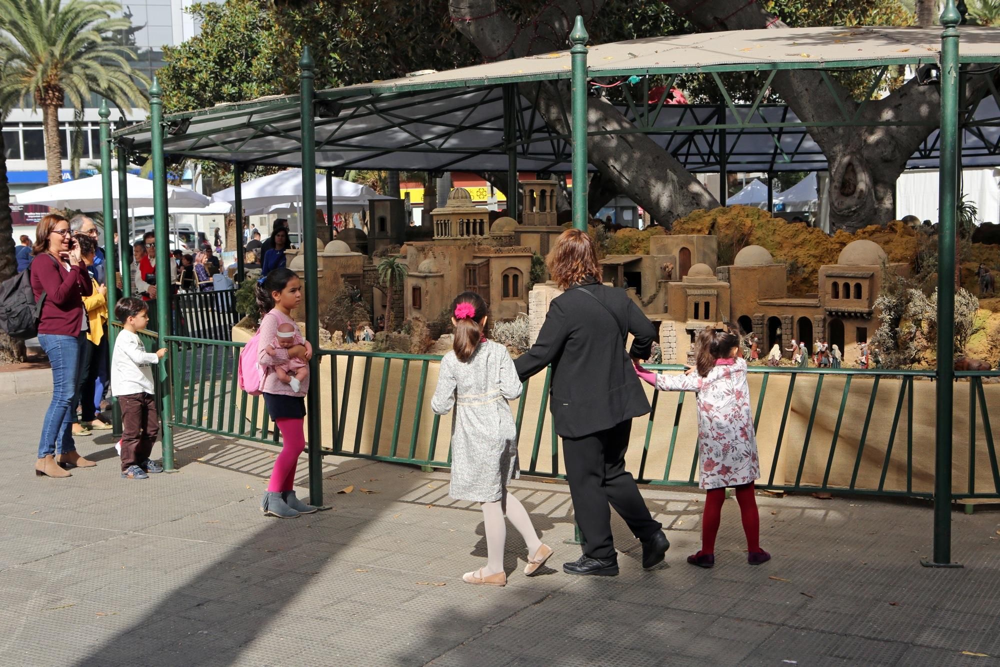 La 22ª Feria de Artesanía, en el Parque de San Telmo (Las Palmas de Gran Canaria).