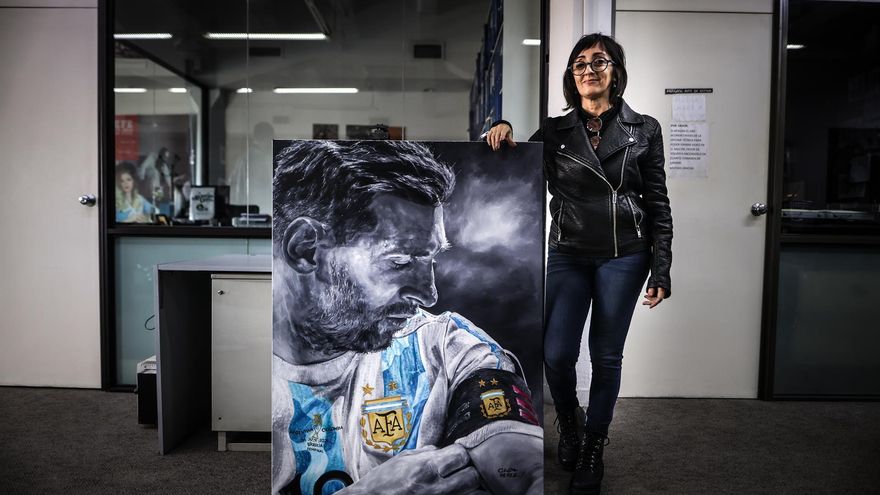 Una artista argentina pintó un cuadro de Messi, se volvió viral y la invitaron a Qatar