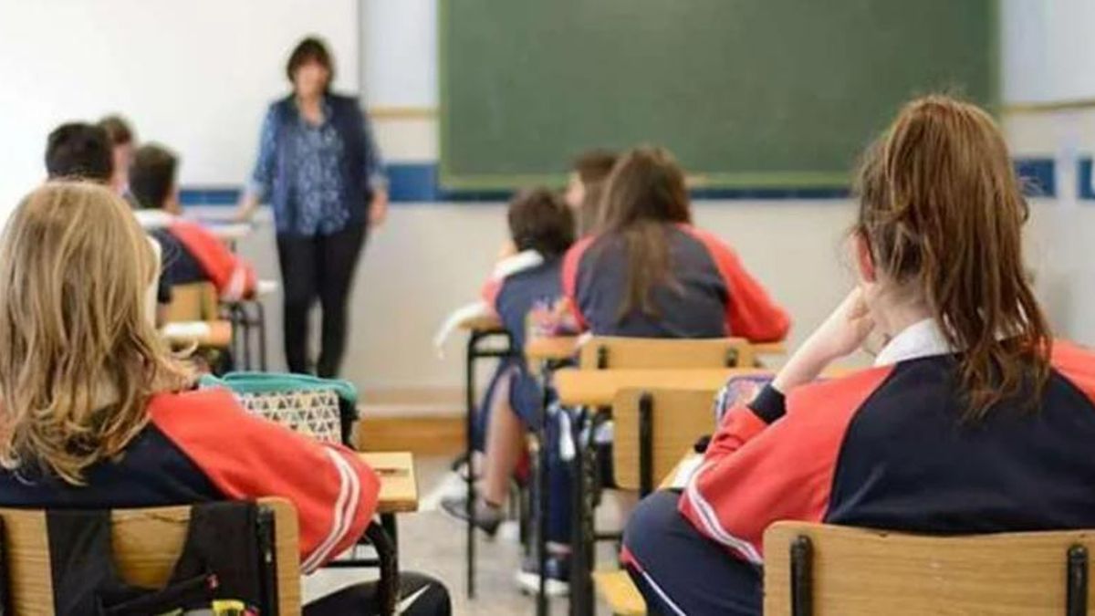 Desregulan las cuotas de los colegios privados.