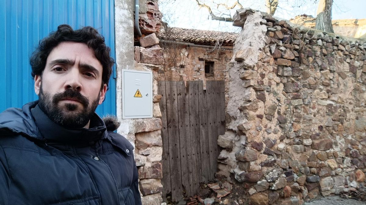 Catorce meses esperando la luz: la batalla de un vecino de Used (Zaragoza) por rehabilitar una casa protegida