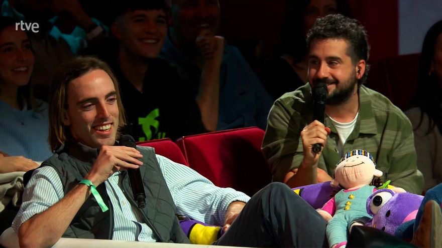 Un soltero de 'First Dates' aparece en 'La Revuelta' y Bezos recuerda su etapa en el dating: "No sé si puedo contarlo"