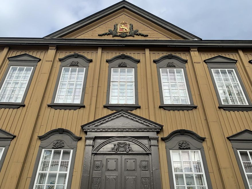 Stiftsgården. Este es el palacio de madera más grande de Escandinavia.