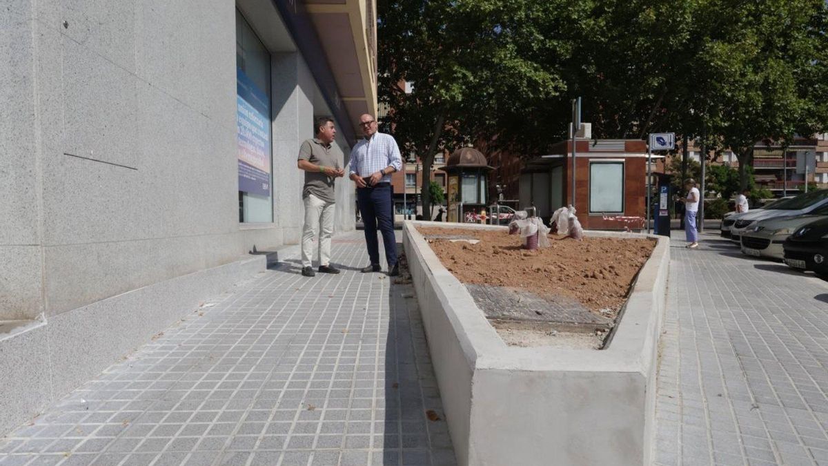 Bernado Jordano visita la actuación ya finalizada.