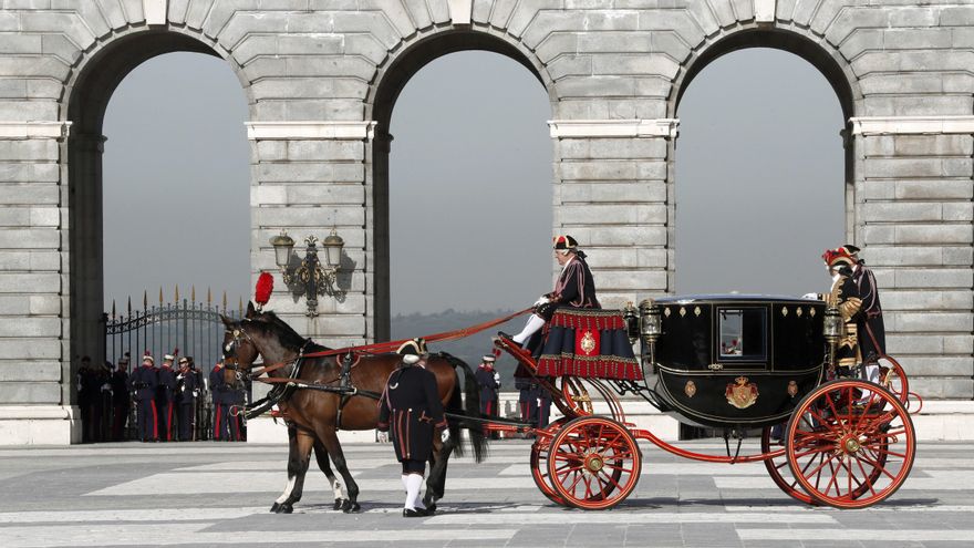 Los nuevos embajadores vuelven a ir en carroza al Palacio Real tras más de dos años