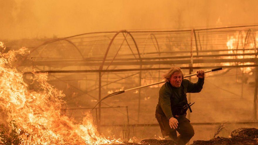 El fotoperiodista ourensano Brais Lorenzo, premio World Press Photo por sus imágenes de los incendios en Galicia