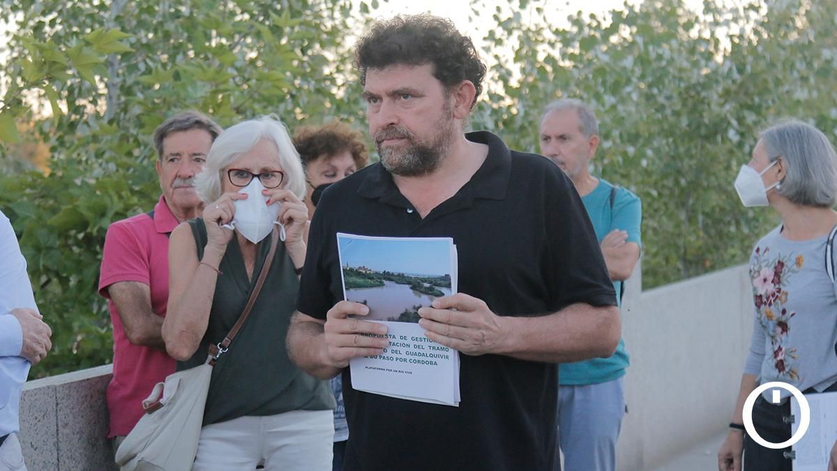 'Paseo crítico' de la plataforma 'Por un Río Vivo' por el Guadalquivir