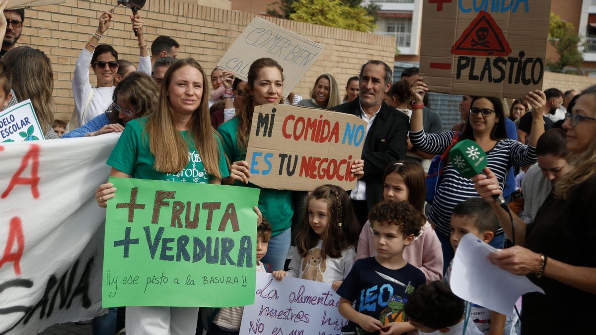 Protesta por el comedor en el CEIP Noreña de Córdoba