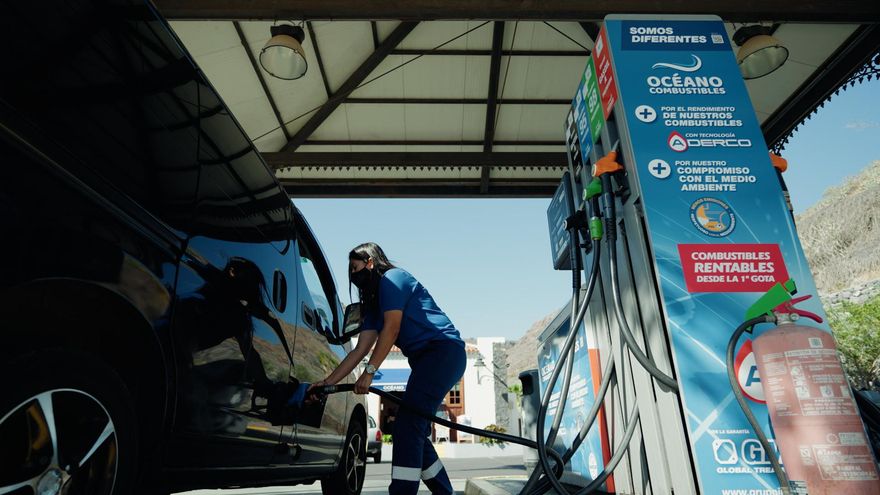 ¿Por qué es tan caro llenar el tanque de gasolina en El Hierro, La Gomera y La Palma?