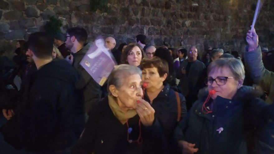 photo 5343940099894797238 y