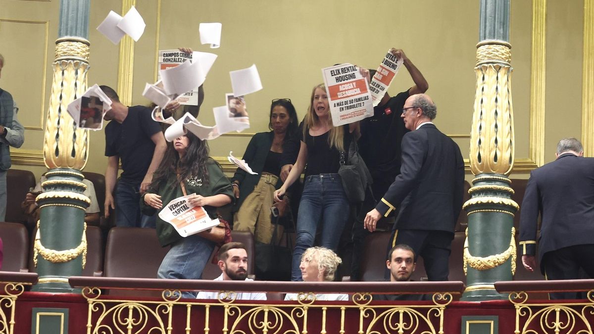 Varias inquilinas protestan en el Congreso tras el rechazo a los decretos