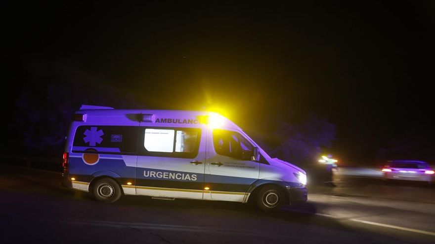 Un muerto y dos heridos en un accidente de tráfico de madrugada