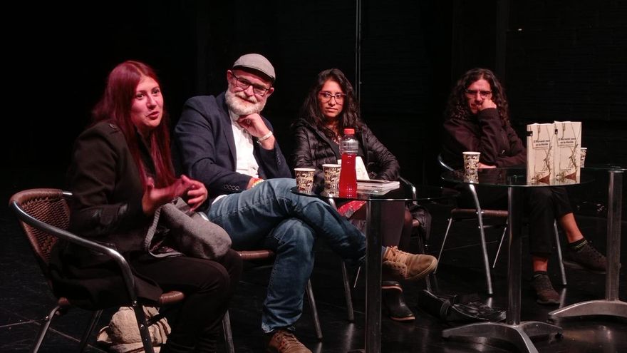 Sarita, Paco Gómez Nadal, Diana Gómez y Erik Arellana, tres de los protagonistas del libro y el autor durante la presentación en Bogotá.