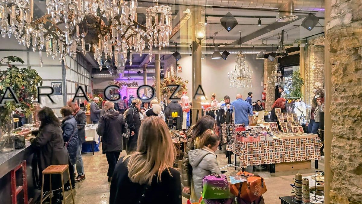 El Ciclón, en el pasaje del mismo nombre en Zaragoza, convertido por tres días en mercado alternativo navideño por Bahnhof.