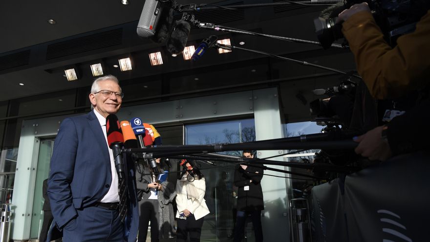 El Alto Representante para la Política Exterior de la UE, Josep Borrell, en el Consejo de Exteriores de la UE, el 11 de abril en Luxembrugo.