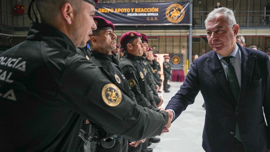 La Policía Local de Sevilla estrena su "equipo de élite", "guerreros" de boina roja con el Cid Campeador de emblema